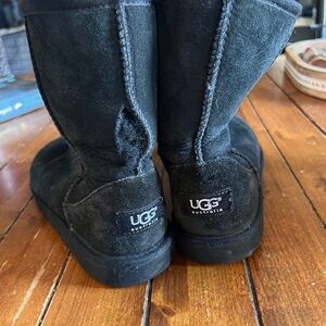 Black UGG classic short boots.